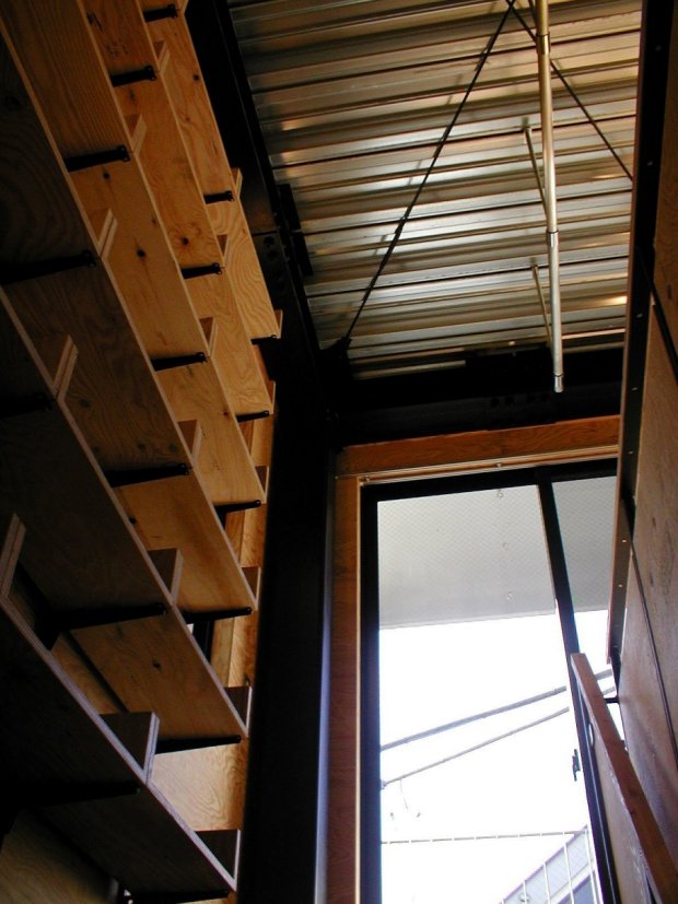 品川の家 3階への階段 横須賀の設計事務所 小形徹 小形 祐美子 プラス プロスペクトコッテージ 一級建築士事務所による設計